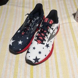 Men’s brand new size 10.5 Launch 8 Brooks